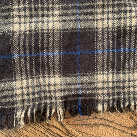 2 100% Plaid Wool Scarfs - Picture 6 of 9